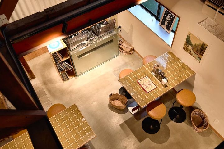 「ニューかかん」店内2階