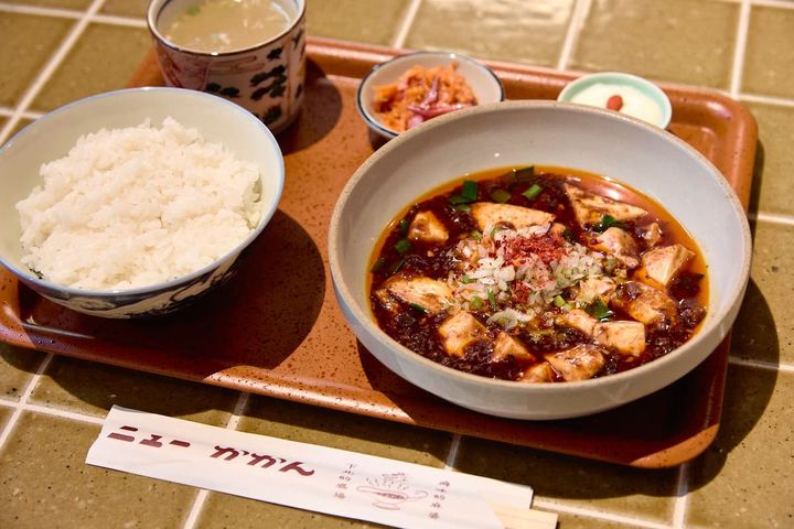 「麻婆豆腐定食」1250円。鎌倉の「かかん」と同じレシピを受け継ぐ