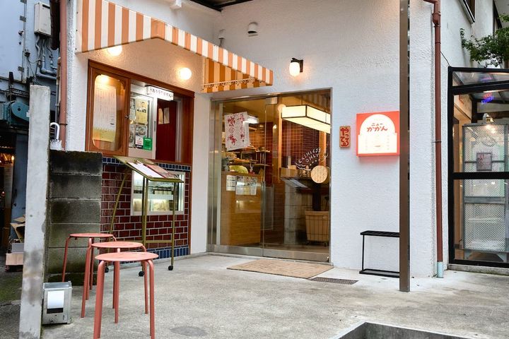 店舗入口にはテイクアウトコーナーがあり、麻婆豆腐弁当1350円などを購入できる