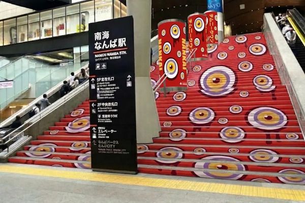 西野亮廣が描く「まちを仮装させる」とは。なんば広場で新たなハロウィンプロジェクト『CHIMNEY TOWN HALLOWEEN 2026』開催