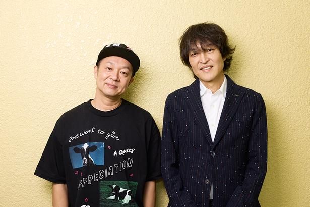 【写真を見る】『mentor』の感想や物語を作ることについて語り合った千原ジュニアと吉田恵輔監督 撮影/河内彩 スタイリング(千原ジュニア)/鬼塚美代子(Ange) 衣装協力(千原ジュニア)/BOB