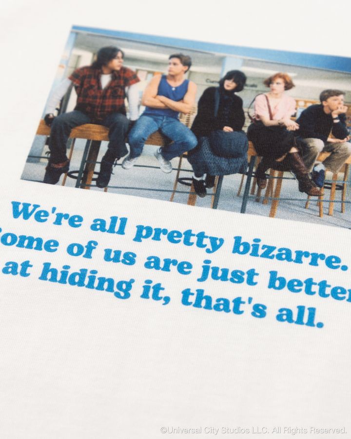 『ブレックファスト・クラブ』｜ FCW “We’re All Pretty Bizarre” Tのプリント部分