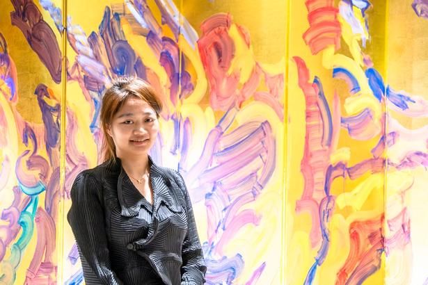 2021年、Forbes Asia「30 Under 30 (世界を変える30歳未満の30人)」に、最年少アーティストとして選出された江上越さん
