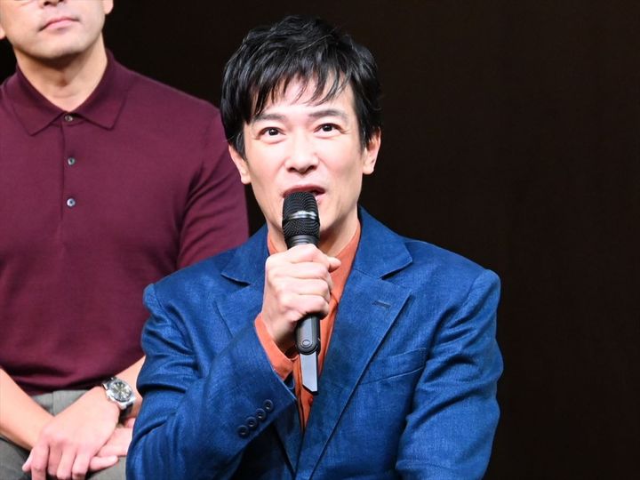 PARCO PRODUCE 2026『スリーゴースト』初日前会見に登壇した堺雅人 クランクイン！ width=