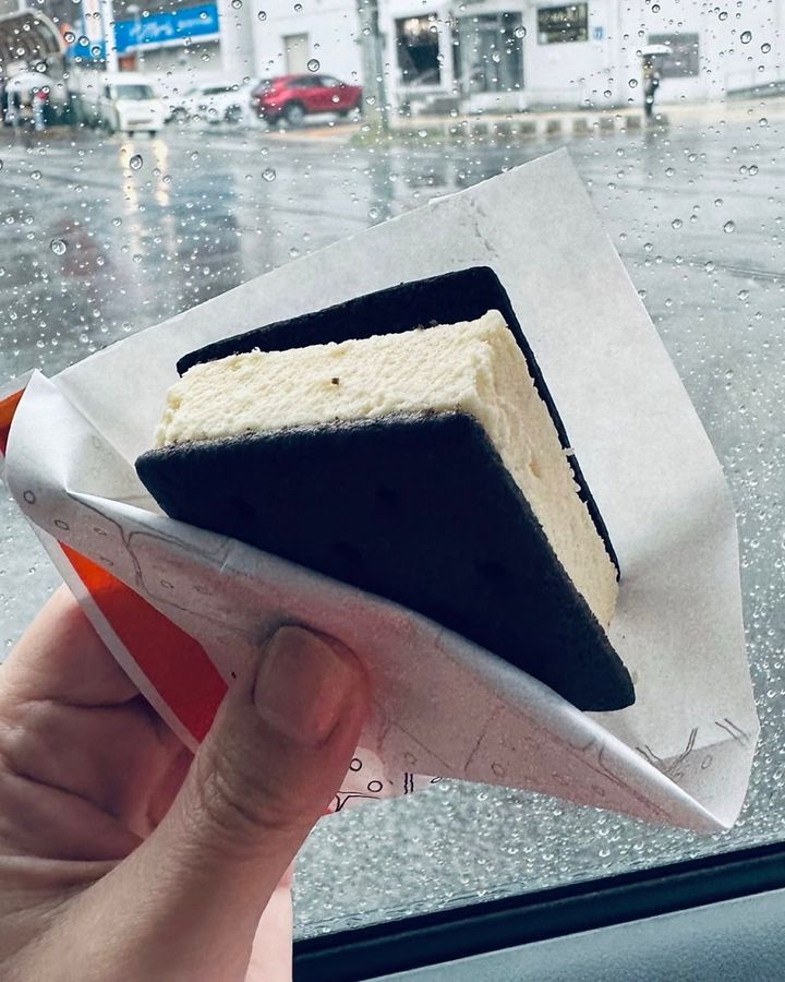 六花亭直営店・札幌本店でしか買えない限定アイススイーツ（雪こんチーズ）
