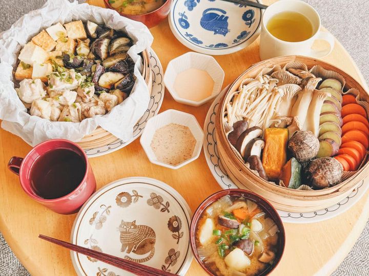 きのこやさつまいも、ナスなど、せいろに入れる食材が、秋らしくなってきました。 ついたくさん食べてしまいます。