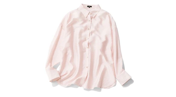 シャツ￥8990／プラステ