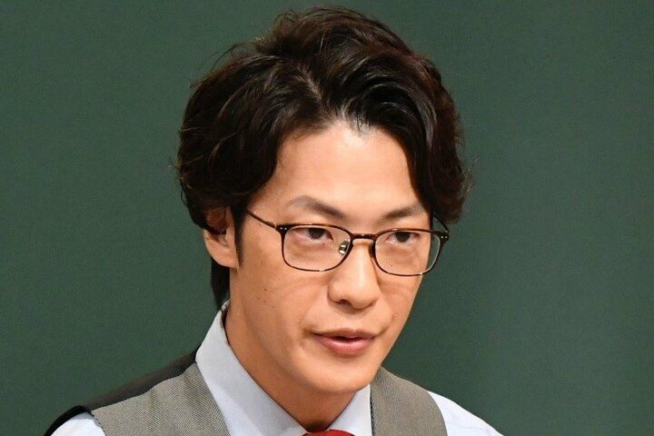 【写真・画像】”現役弁護士芸人”こたけ正義感がキャラ変!? メガネずらし＆寄り目で「ギルティー」捨て身の全力ボケに若林ら大ウケ 1枚目