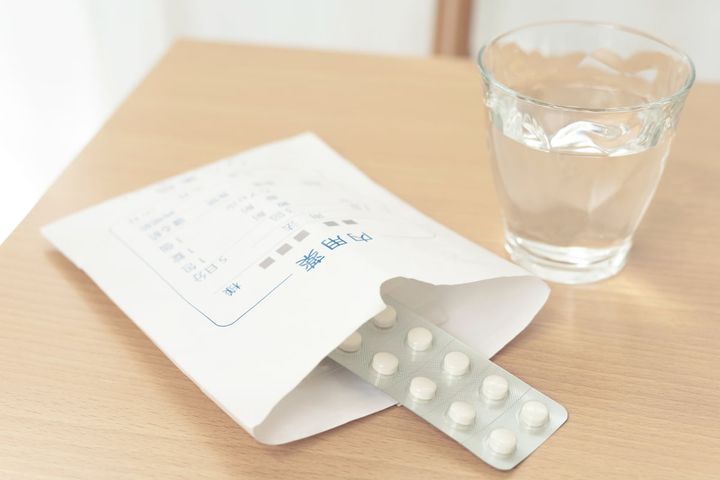 普段飲んでいる薬が転倒リスクを上げることも（画像はイメージ）