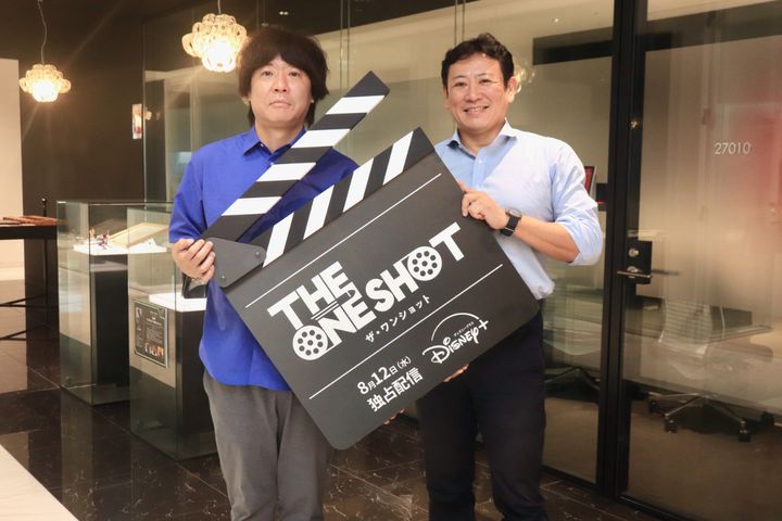 （左から）吉本興業取締役・神夏磯秀氏、ウォルト・ディズニー・ジャパン エグゼクティブ・ディレクター、ローカル・コンテンツ担当・成田岳氏 クランクイン！ 写真：阿部桜子 width=