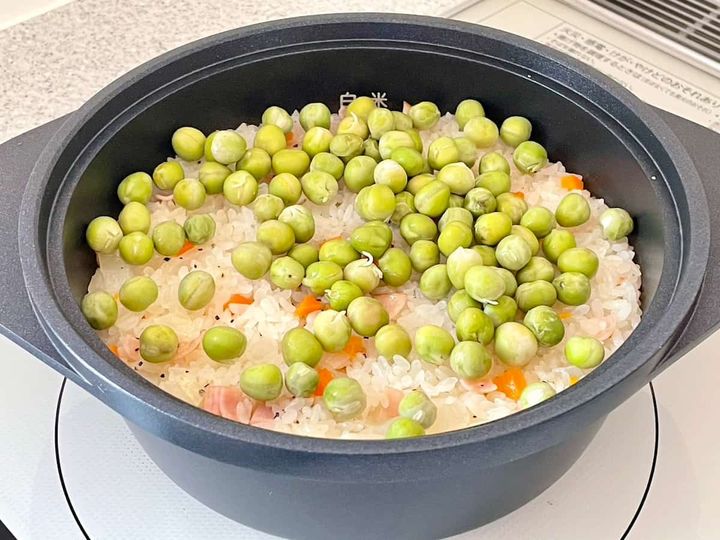 むきグリーンピースとハムの本格炊き込みピラフ