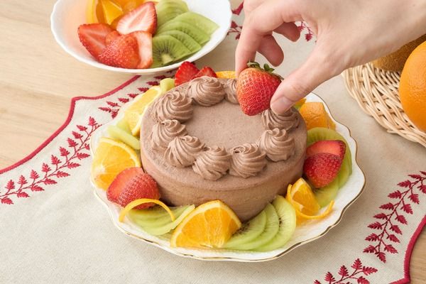 「卵・乳・小麦を使わない 本格仕立て 米粉の濃厚チョコケーキ」予約開始！世界に一つだけのクリスマスケーキへのアレンジに挑戦しよう