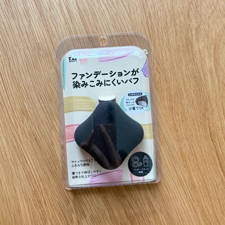 貝印「ファンデーションが染みこみにくいパフ」の商品写真