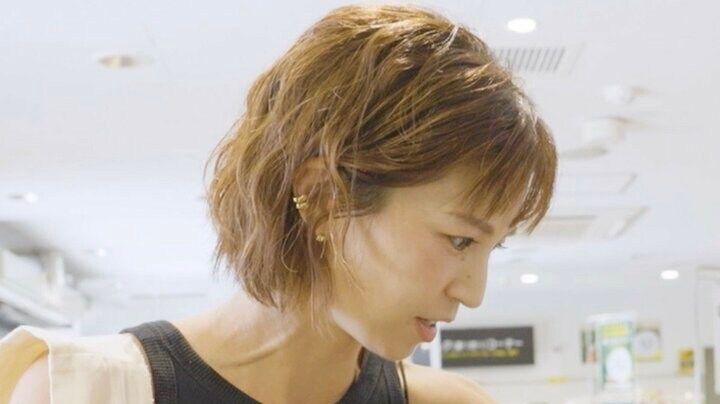 【写真・画像】グラビアで活躍、2児の母になっても抜群スタイル 44歳タレントが“毎日食べるもの”明かす 1枚目