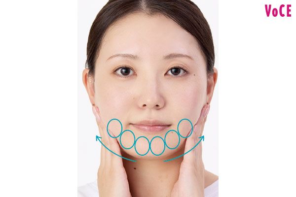 内→外、下→上へコスメを入れ込む