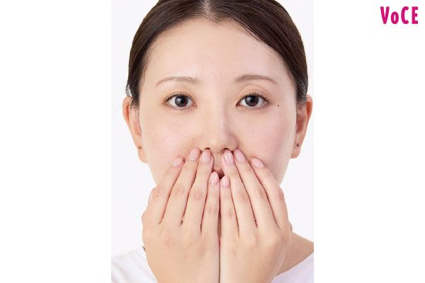 鼻の下、口まわり、口角の横も細かく入れ込む