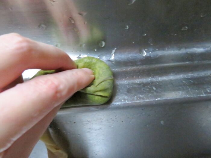飲んだあとの「茶がら」捨てないで！掃除にも料理にも使えて万能すぎた♪