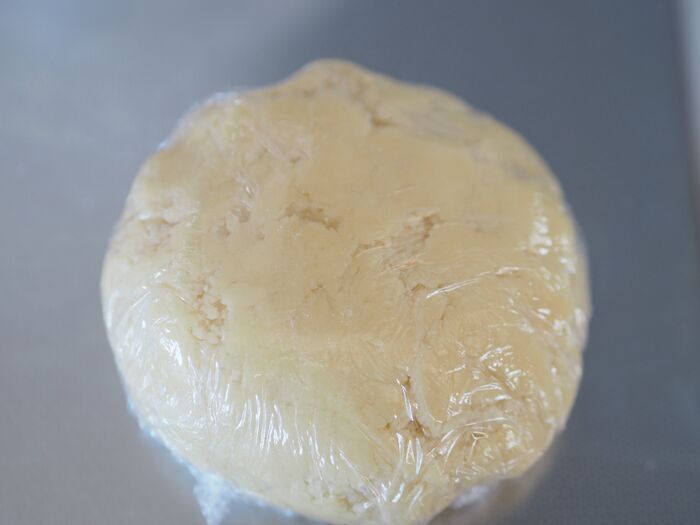 面倒な型抜きは一切不要！？天板いっぱいに生地を広げて焼くだけの〈巨大クッキー〉が子どもの夢すぎた♡