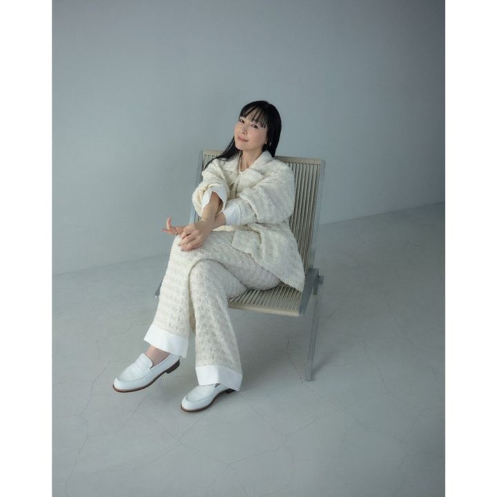 麻生久美子さんのマディソンブルーのコーデ