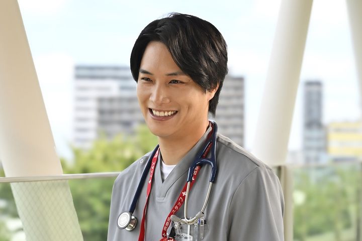 ドラマ『救命病棟２４時』に出演する鈴木伸之 （C）フジテレビ width=