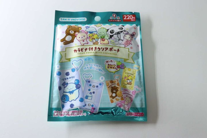 「カラビナ付きクリアポーチ」と書かれたサンエックスキャラクターのパッケージ