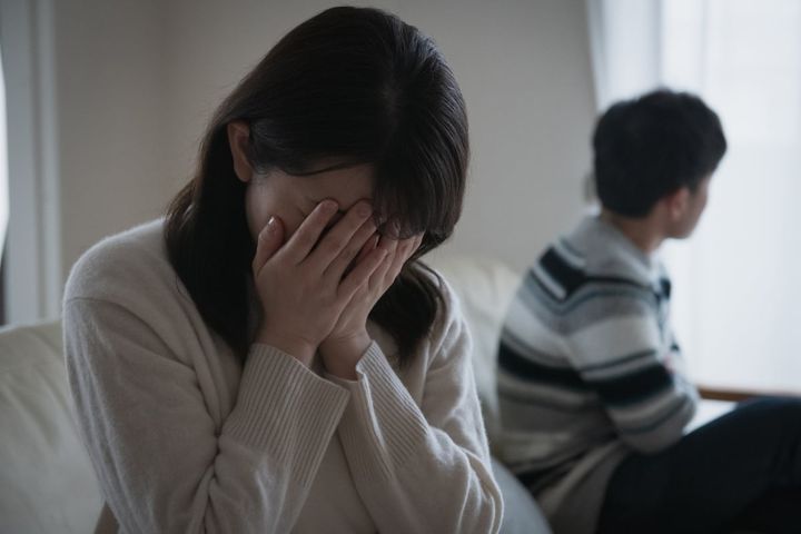 相手が独身偽装をしているかどうかを見抜くには？（画像はイメージ）