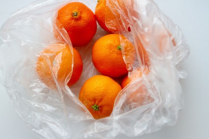 ビニール袋に入ったみかん