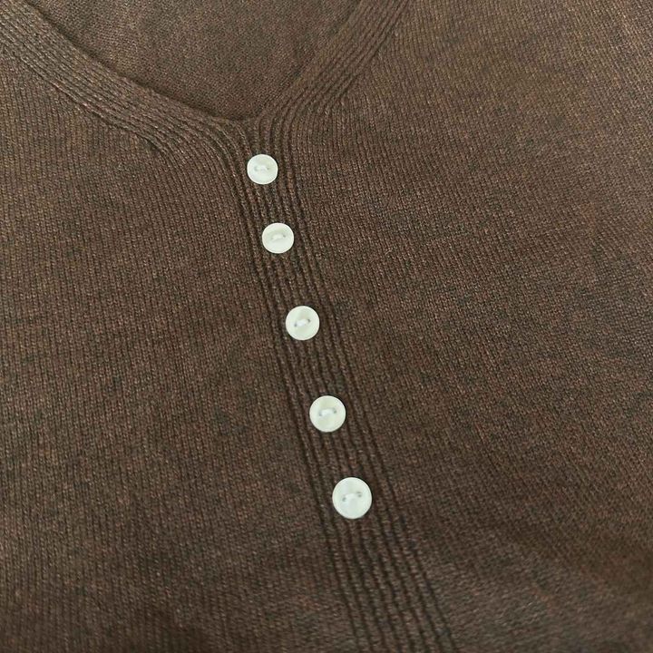 画像: 小さめボタンがアクセントに