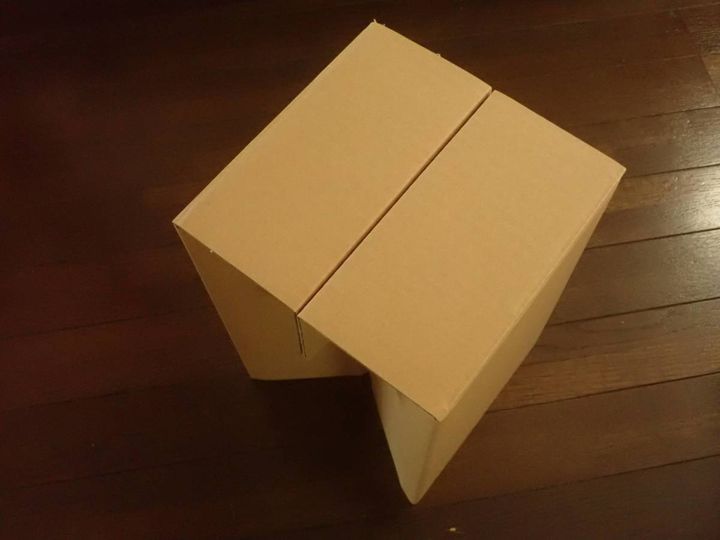 ダイソー：ダンボールチェア