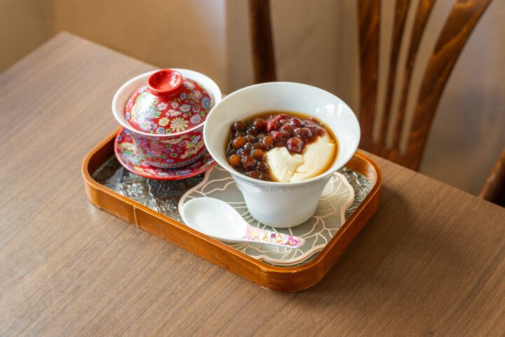 お茶を淹れる時間まで楽しい♪南京町「花が咲く中国茶のcafe」で中国茶体験