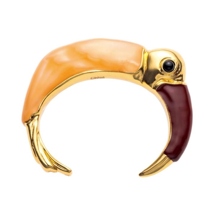 “アマゾンの宝石”とも呼ばれる鳥、オオハシのモチーフ。バングル￥108,900（クロエ／クロエ カスタマーリレーションズ） 