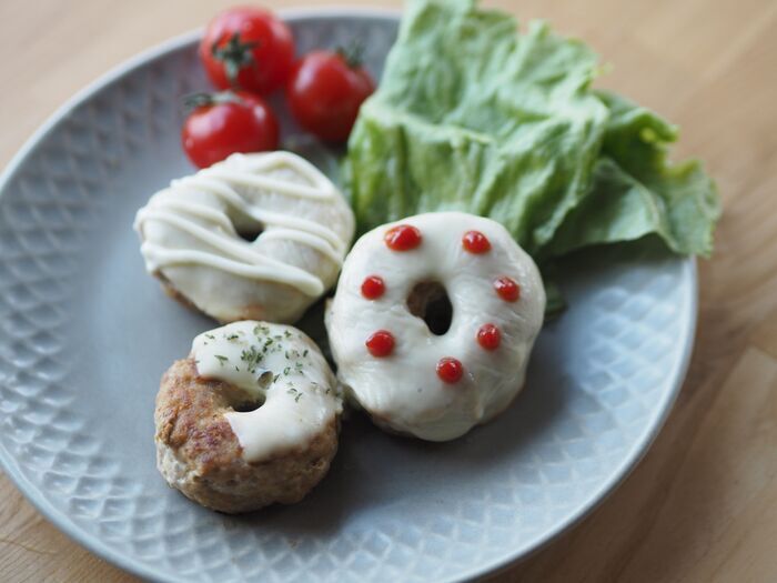 真ん中に穴を開けるだけで大絶賛！？いつものお肉がまるでお店スイーツに見違える可愛いハンバーグ