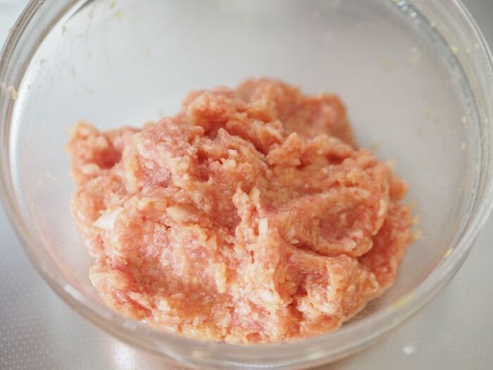 真ん中に穴を開けるだけで大絶賛！？いつものお肉がまるでお店スイーツに見違える可愛いハンバーグ