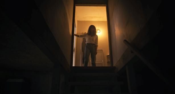 民泊の地下室に隠された恐ろしい秘密とは…？ 『バーバリアン』4K UHD＋ブルーレイ セット発売中 発売元：ウォルト・ディズニー・ジャパン 発売・販売元：ハピネット・メディアマーケティング デジタル配信中（購入／レンタル） 発売元：ウォルト・ディズニー・ジャパン [c] 2026 20th Century Studios