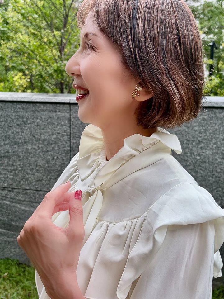 フリルが美しい40年前に購入したイブサンローランのボウタイブラウス