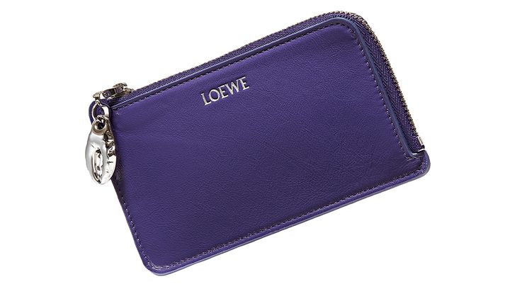 LOEWE（ロエベ）のパープルレザーにヤドカリモチーフの引き手がついたコイン＆カードケース