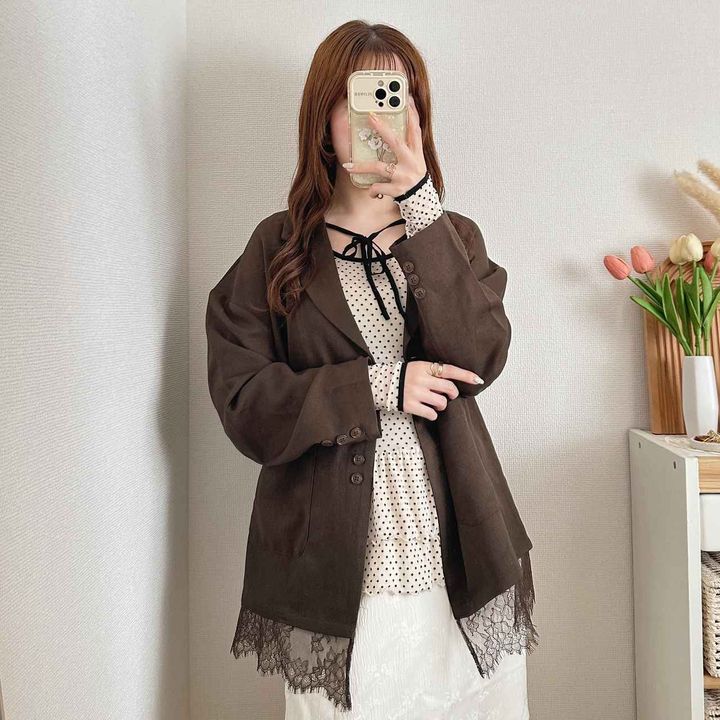 画像: 裾のレースで抜け感をプラス