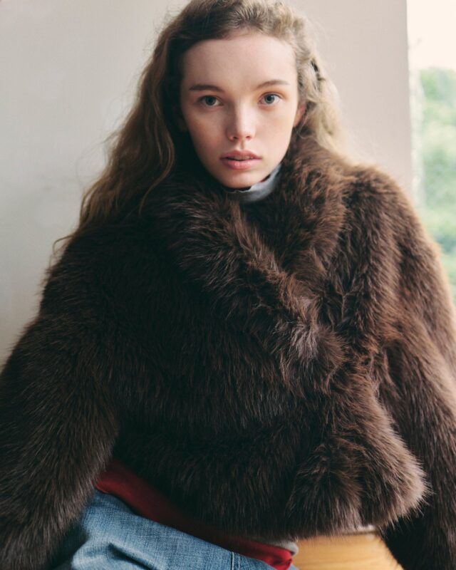 Teya Cocoon Faux Fur JKTの着用例