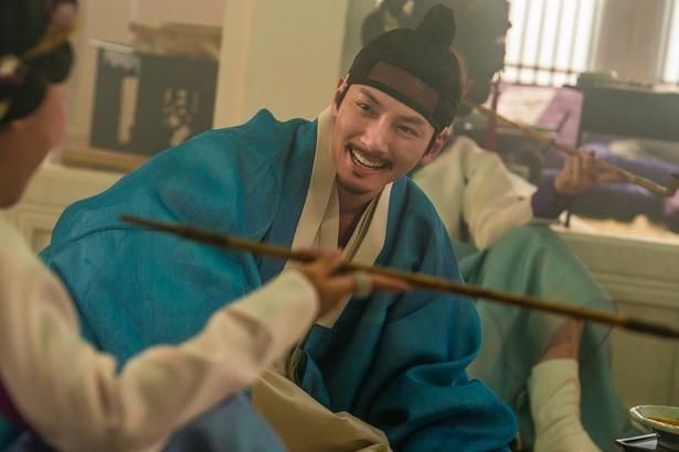 出世よりも快楽や刺激を求めるプレイボーイ、チョ・ウォン Netflixシリーズ「スキャンダル」独占配信中