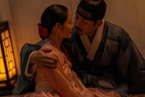 欲望がぶつかり合う複雑な人間関係と、緊張感あふれる掛け合いも見どころ Netflixシリーズ「スキャンダル」独占配信中