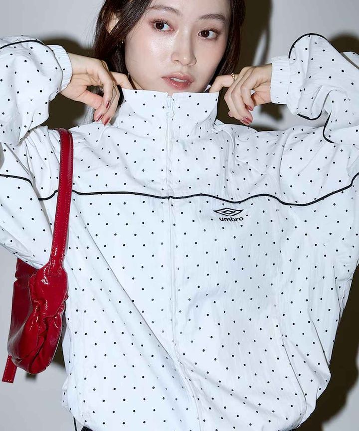 画像: 「別注 ドット パイピング ジャケット」￥16,940【アンブロ×パブリュクス】※2026年12月上旬発売予定 出典：パリゴ
