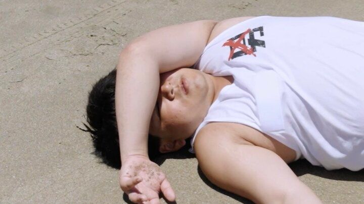 【写真・画像】一体何が！？ 超過酷ミッションで1人倒れ込む22歳“幼卒”男性 「まじで凄すぎる」「引きこもってたのに凄い」 1枚目