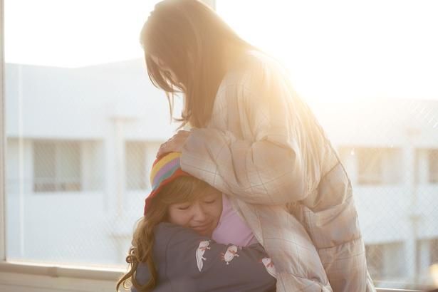  川口春奈、高杉真宙のほか、和と同じくがんを患うひかり役の森田望智らが心を込めた熱演を見せる [c]遠藤和／小学館 [c]2026「ママがもうこの世界にいなくても」製作委員会