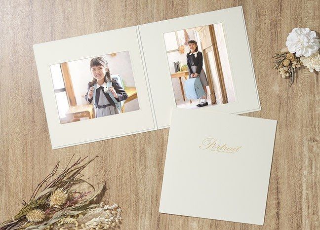 スクウェア写真台紙 No.1720に記念写真を飾った使用例