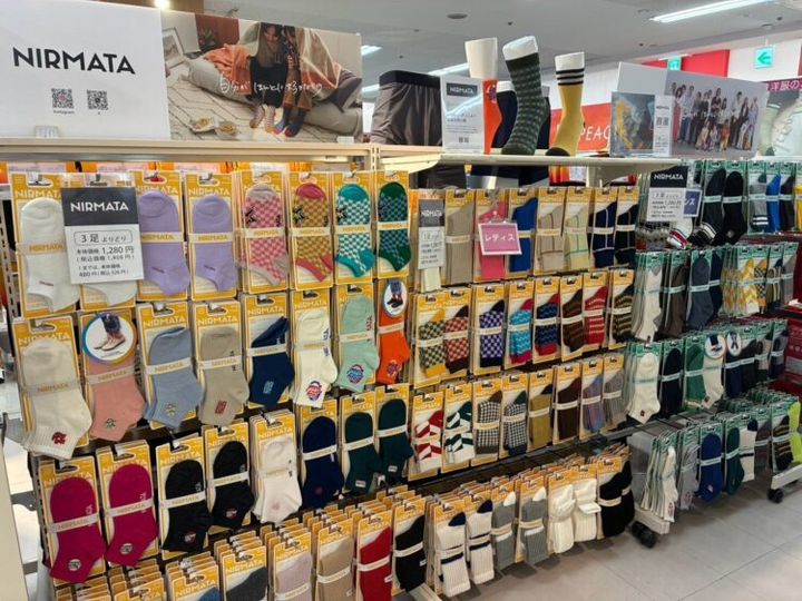 NIRMATAのソックス売場イメージ