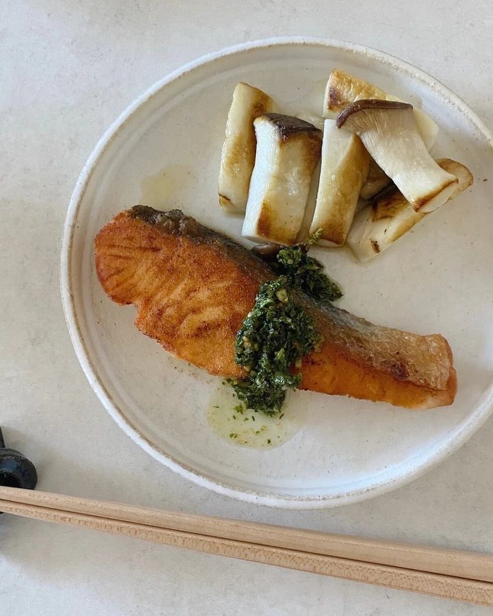 長谷川あかり レシピ サーモンムニエル、青のりバターソース