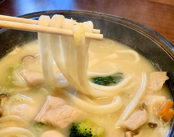 【石川県金沢市】「めん房本陣」から累計20万食突破記念「シチュー鍋うどん」の冷凍版が限定価格で登場