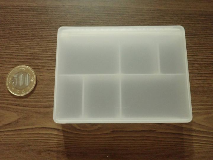 ダイソー：仕切れる小物ケース レギュラー