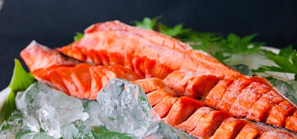 函館朝市の隠れた名物「生とば」が全国展開へ。父が作った味で函館の新名物を目指す