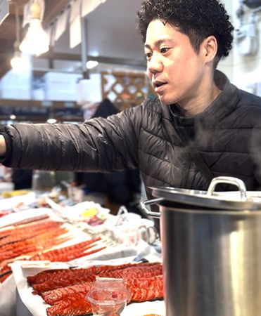 函館朝市の隠れた名物「生とば」が全国展開へ。父が作った味で函館の新名物を目指す